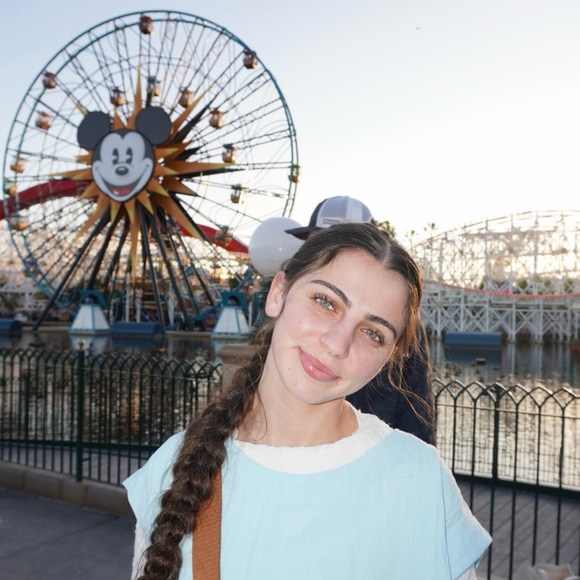 Meet the Posher Other - Meet your Posher, Lydia